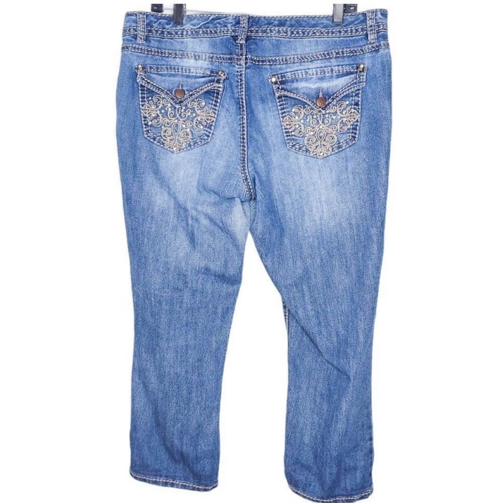 NINE WEST Embroidered Rhinestone Capri Jeans EUC - Picture 3 of 6